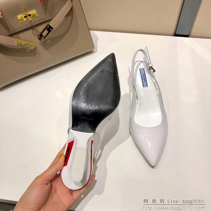 PRADA普拉達 2019早春新款 尖頭女涼鞋 牛皮面 綿羊皮內裏墊腳 中跟單鞋  ljl1472